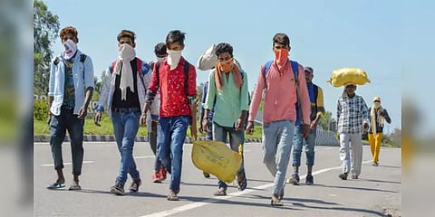 ஊர்திரும்பும் புலம்பெயர்ந்த தொழிலாளர்களுக்கு கொரோனா சோதனை : ஒடிசா உயர்நீதிமன்றம் உத்தரவு