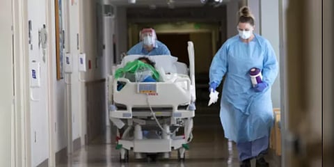 அமெரிக்காவில் இந்திய வம்சாவளி மருத்துவர்களான தந்தையும் மகளும் கொரோனா தாக்கி உயிரிழப்பு