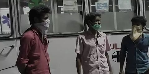 ஈரோடு: விடுதி முன்பு ஆதரவில்லாமல் விடப்பட்ட 3 நாட்களே ஆன குழந்தை..!