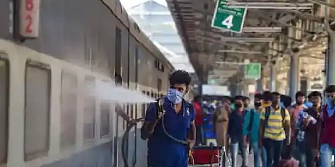 அனைத்து பெட்டிகளும் ஏசி: சாமானியர்கள் நெருங்க முடியாத கட்டணத்தில் டெல்லி-சென்னை ரயில்!