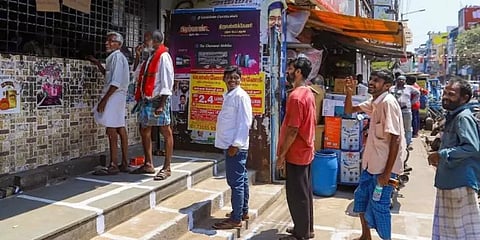 புதிய விதிமுறைகளுடன் இன்று முதல் திறக்கப்படும் டாஸ்மாக் கடைகள்!!