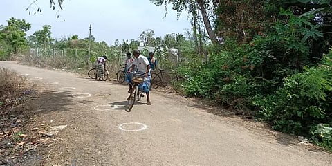 புதுக்கோட்டை : மது வாங்க வந்துவிட்டு ஏமாற்றத்துடன் திரும்பும் மது குடிப்பவர்கள்..!