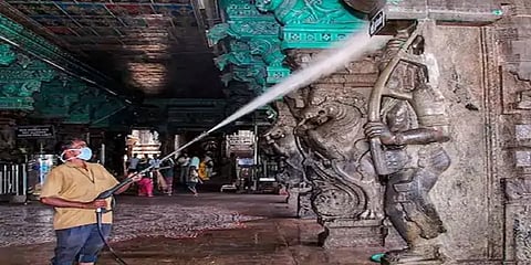 கொரோனா வைரஸ் ஒரு அரக்கன் - கோயில்களை திறக்க மோடியை வலியுறுத்தும் பூசாரிகள்