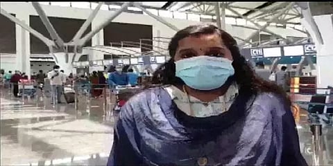 “மஸ்கட்டிலிருந்து அழைத்து வந்ததற்கு நன்றி” - 8 மாத கர்ப்பிணிப் பெண்