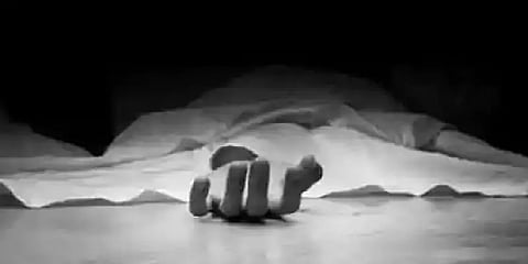 வேலையின்மையால் மன உளைச்சல்... காருக்குள் இளைஞர் தற்கொலை!