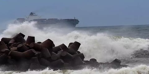 "சூப்பர் புயல்" Amphan ! பாதிப்பைத் தவிர்க்க 3 லட்சம் பேர் வெளியேற்றம்