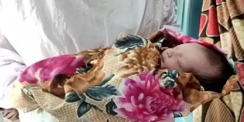 ஊருக்குத் திரும்பிய புலம்பெயர்ந்த தொழிலாளி: ரயிலில் பிறந்த குழந்தை!!