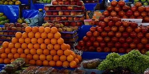 மாதவரம் மார்க்கெட் : பழங்களை தொட்டுப் பார்த்து வாங்க தடை