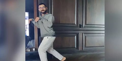 டைனோசராக மாறிய விராட் கோலி: இணையவாசிகளை ரசிக்க வைத்த க்யூட் வீடியோ!!