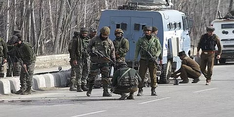 ஸ்ரீநகரில் நடந்த தீவிரவாத தாக்குதலில் ராணுவ வீரர் ஒருவர் உயிரிழப்பு