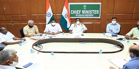 ஒப்புதல் அளிக்காத கிரண்பேடி.. புதுச்சேரியில் மதுபானக் கடைகள் இன்றும் திறப்பு இல்லை