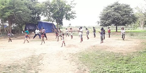 ஊரடங்கு காலத்தில் ஊர் ஊராய்ச் சென்று தமிழர் மரபுக்கலை பயிற்சி