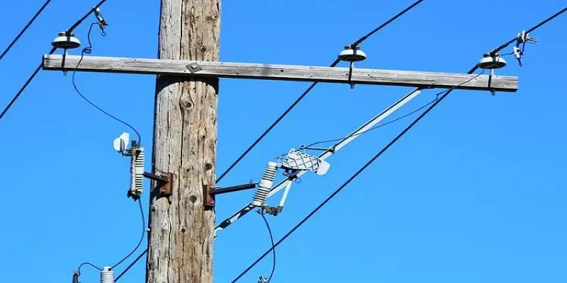 பூவிருந்தவல்லி நகரில் நள்ளிரவில் மின் வெட்டு - மக்கள் கடும் அவதி