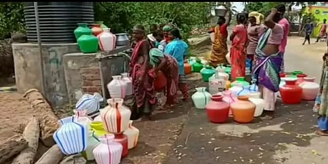 தலைதூக்கிய தண்ணீர் பிரச்னை - கொரோனா காலத்திலும் குடங்களோடு தெருதெருவாய் அலையும் மக்கள்..!