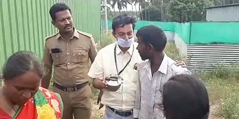 டவர் மீது ஏறி தற்கொலை செய்து கொள்ளப்போவதாக மிரட்டல்: அழைத்துச் சென்ற போலீஸ்