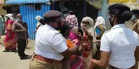 மதுக்கடைக்கு எதிராக போராட்டங்கள்: கைது செய்த போலீசார்!!