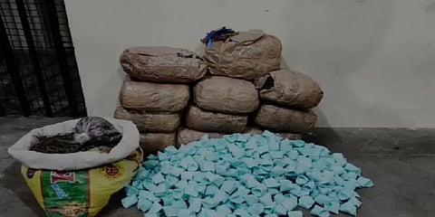 மளிகை பொருட்கள் வாங்கச் செல்வது போல் கஞ்சா விற்பனை - இருவர் கைது