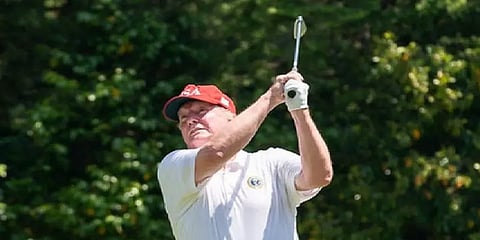 இந்த நேரத்தில் இது தேவையா?: கோல்ஃப் விளையாடிய ட்ரம்பால் சர்ச்சை!!