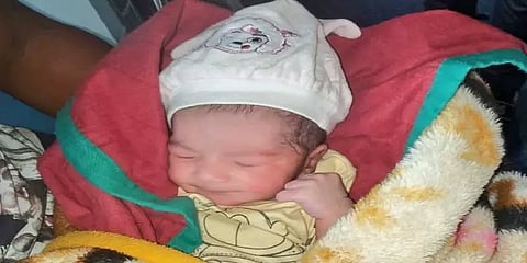 ஓடும் ரயிலில் புலம்பெயர் தொழிலாளிக்கு பிரசவம்!!