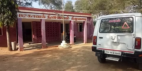 சீருடையில்லாமல் இருசக்கர வாகனம் மறிப்பு : காவலர் ஆயுதப்படைக்கு மாற்றம்