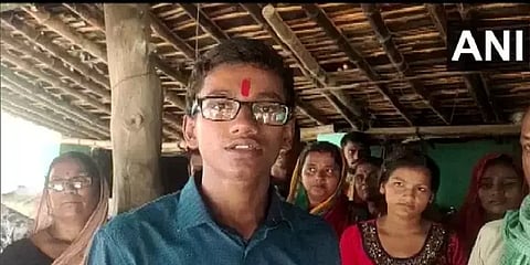 10-ஆம் வகுப்பு பொதுத்தேர்வு: மாநில அளவில் இரண்டாம் இடம் பிடித்து விவசாயி மகன் சாதனை