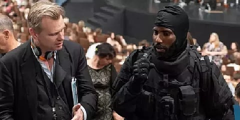 படப்பிடிப்புக்காக 747 ரக நிஜ விமானத்தை விலைக்கு வாங்கி வெடிக்கச் செய்த நோலன்!!