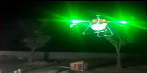 வெட்டுக்கிளிகளின் படையெடுப்பை கண்காணிக்க ட்ரோன் கேமரா