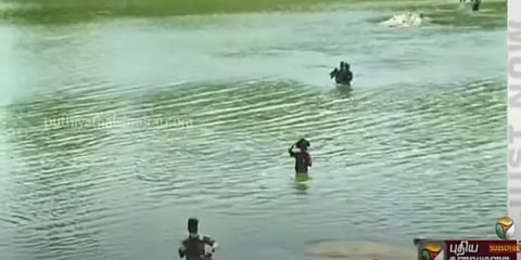 சாராயத்திற்காக ஆற்றை நீந்தும் மது குடிப்பவர்கள் - கடலூர் விபரீதம்..!