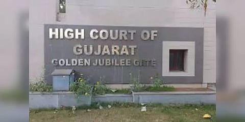 குஜராத் அரசின் கொரோனா நடவடிக்கைக்கு எதிரான வழக்குகள் வேறு அமர்வுக்கு மாற்றம்