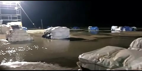 மதுரை: கனமழையில் மூழ்கிய தற்காலிக காய்கறி சந்தை-ரூ.30 லட்சம் மதிப்புள்ள காய்கறிகள் சேதம்