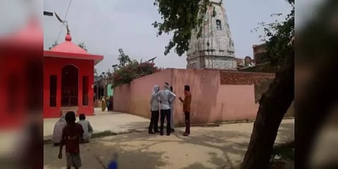 கோயிலுக்குள் இறந்து கிடந்த பூசாரியும், மகனும்.. : காவல்துறை விசாரணை