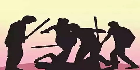 கல்லூரி மாணவர் தலையை துண்டித்து கொலை : 6 பேருக்கு வலைவீச்சு