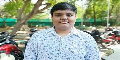 ஃபேஸ்புக்கில் உள்ள பாதுகாப்பு குறைபாட்டை சுட்டிக்காட்டி பரிசுபெற்ற மதுரை இளைஞர்!!