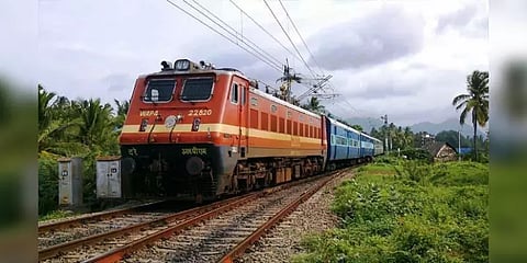 ரயில்களில் பயணிக்க இ-பாஸ் கட்டாயம் : தெற்கு ரயில்வே