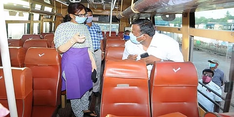 தமிழகத்தில் பேருந்து போக்குவரத்து தொடங்கியது: 4 மாவட்டங்களில் இல்லை