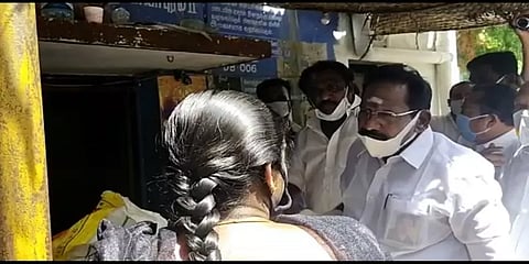 ரேஷன் கடையில் தரமற்ற அரிசி என பெண் புகார்: உடனடியாக ஆய்வு நடத்தி நடவடிக்கை எடுத்த அமைச்சர்