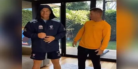 தனுஷ் பாடலுக்கு டிக்டாக் செய்த டேவிட் வார்னர் - வைரலாகும் வீடியோ