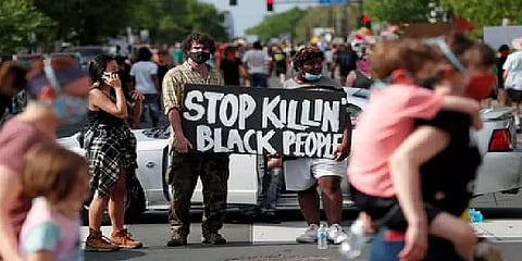 ஜார்ஜ் பிளாய்ட் கொலை; பற்றி எரியும் அமெரிக்கா: அதிபர் மீது குவியும் கண்டனங்கள்!