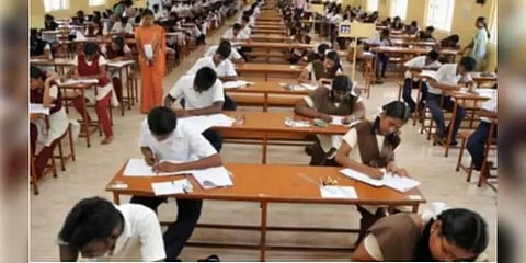 10, 11, 12ஆம் வகுப்பு மாணவர்களுக்கு நாளை முதல் ஹால் டிக்கெட் விநியோகம்