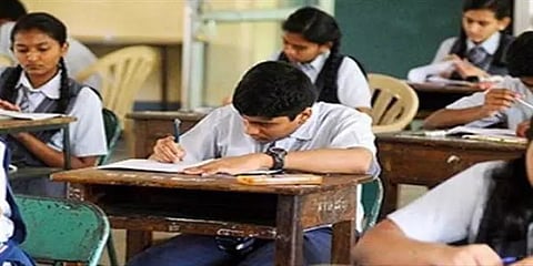 பொதுத்தேர்வு எழுதும் மாணவர்கள் இன்று முதல் ஹால்டிக்கெட் பதிவிறக்கம் செய்யலாம்..!