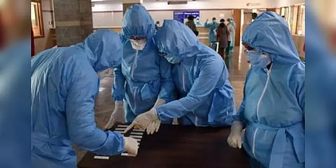 தனியார் மருத்துவமனைகளில் முதல்வர் காப்பீடு திட்டத்தில் கொரோனா சிகிச்சை : சுகாதாரத்துறை