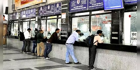 முன்பதிவு பயணச் சீட்டுகள் ரத்து : பணத்தை திரும்பத்தர தொடங்கிய ரயில்வே