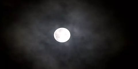 அதிசய ஸ்ட்ராபெரி நிலா - கண்டு ரசித்த மக்கள்