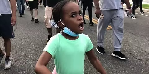 கோபம் கொப்பளிக்கும் குரல் - ஜார்ஜ் மரணத்திற்கு நீதி கேட்ட குட்டிப் பெண்!!