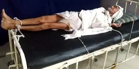 நோயாளியின் கால்களைக் கட்டிப் போட்டது ஏன்? - மருத்துவமனை மீது எழுந்த புகார்