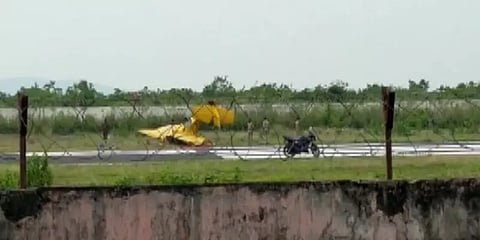 ஒடிசாவில் பயிற்சி விமான விபத்து : தமிழகத்தை சேர்ந்தவர் உட்பட இருவர் உயிரிழப்பு