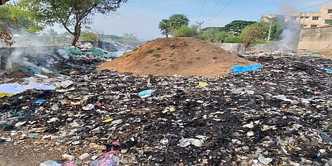 எரிக்கப்படும் முகக்கவசம், கையுறைகள் ! பொதுமக்கள் அச்சம்