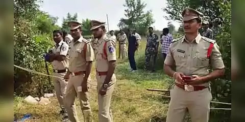 மாற்று சமூக காதலனால் கர்ப்பம் : இளம்பெண்ணை கொன்ற பெற்றோர் கைது