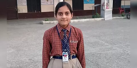 "கொரோனாவை எதிர்த்துப் போராடும் டாக்டர்களை போல் ஆக வேண்டும்” - முதலிடம் பிடித்த மாணவி