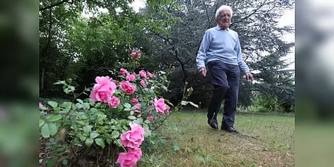 கொரோனா மருந்து கண்டுபிடிப்பதற்காக 103 வயதில் மாரத்தான் செல்லும் மருத்துவர்..!